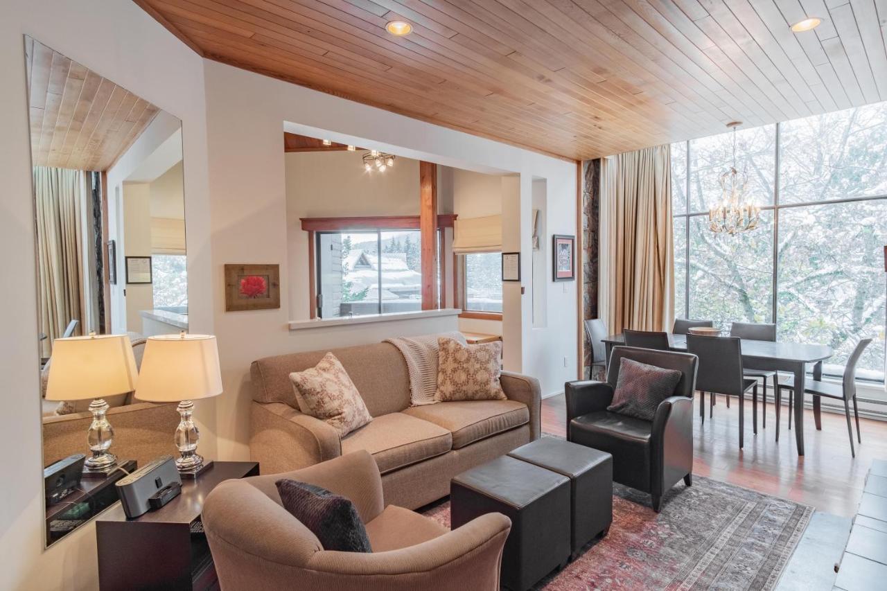 Rainbow By Outpost Whistler Villa Exterior foto