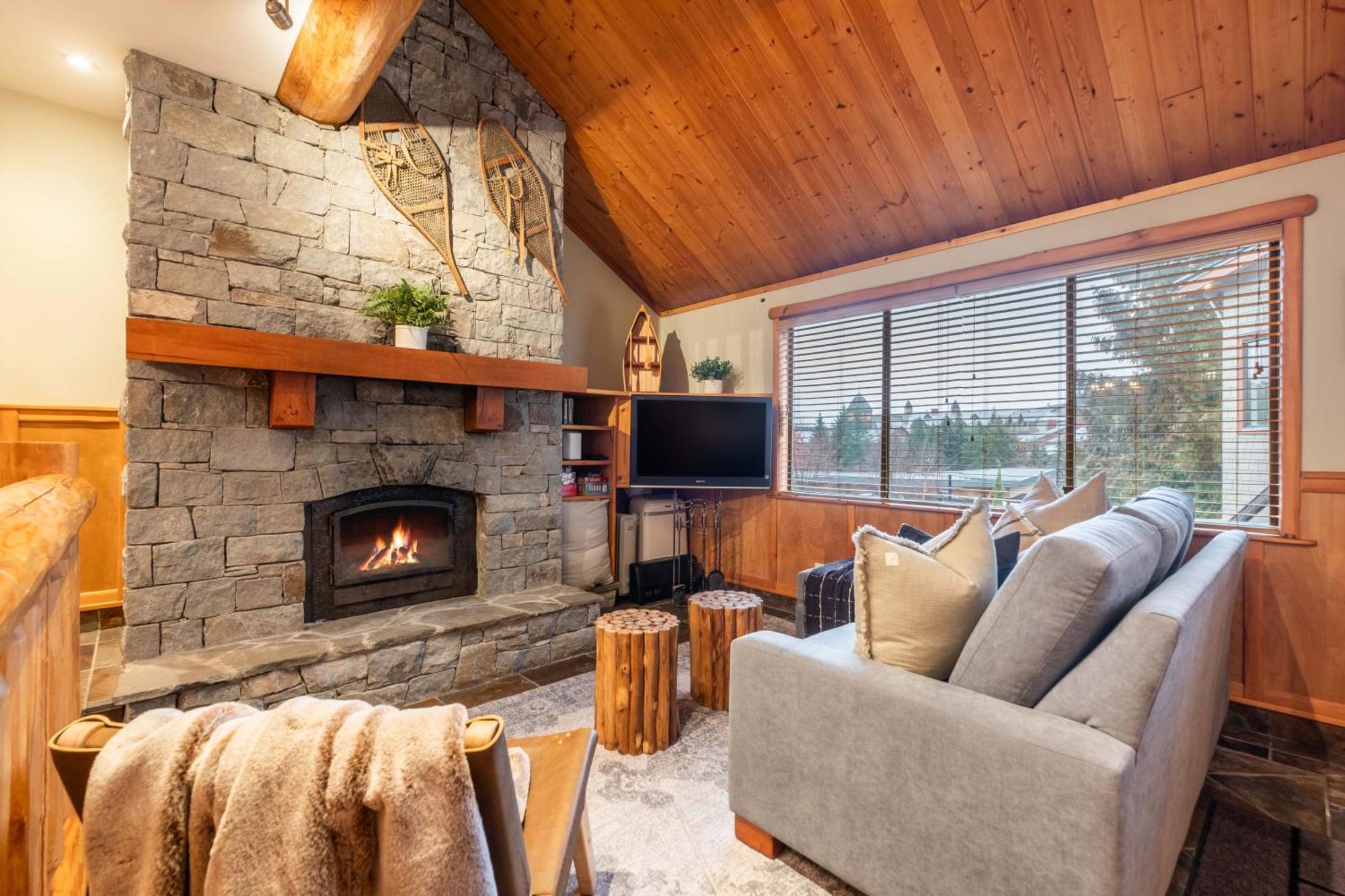 Rainbow By Outpost Whistler Villa Exterior foto